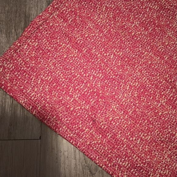 Beautiful pink backing quilt with yarn ties. - Picture 15 of 16